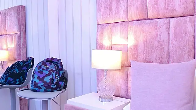 دردشة MiaLaure الجنسية المباشرة