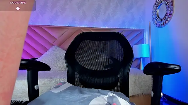 naomi_lux_ Adlı Modelin Canlı XXX Sohbeti