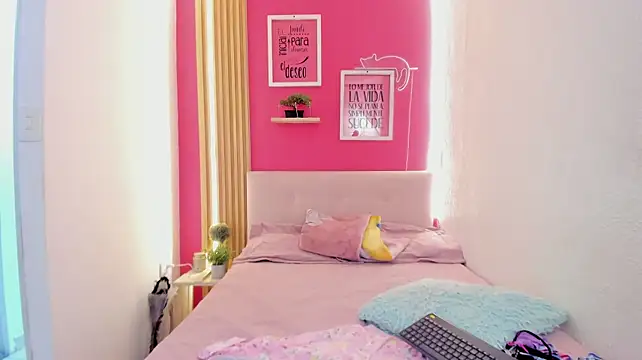 CataleiaLatin Adlı Modelin Canlı XXX Sohbeti