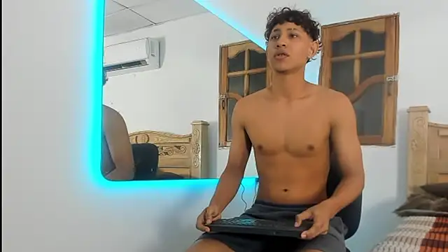 nedye_rouss Adlı Modelin Web Kamerası Şovu