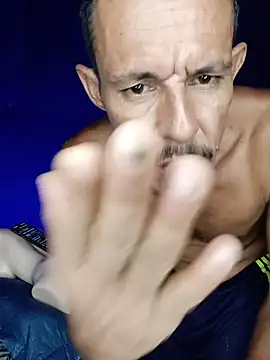 צ'אט XXX בשידור חי של El_junior21