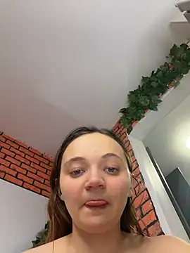 TheYourL Chat XXX in diretta