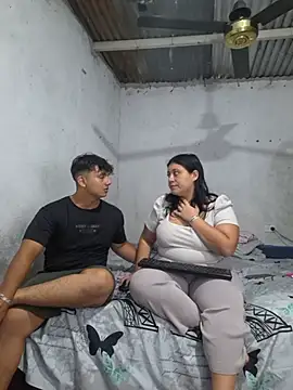 XXX chat uživo modela ParejaCurvy20