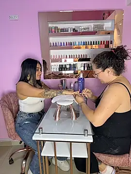 XXX chat uživo modela Nails_Lucia