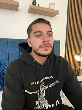 XXX chat uživo modela AmadeoWild