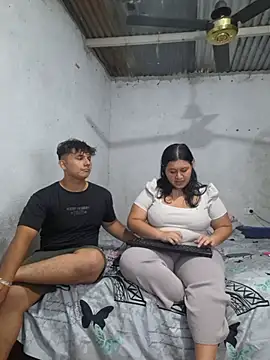 ParejaCurvy20 Chat XXX live