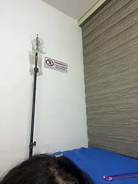 Chat +18 de Amyy_1 ao vivo