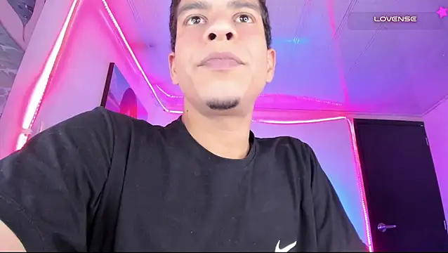 Ethan_Boyy Chat XXX in diretta