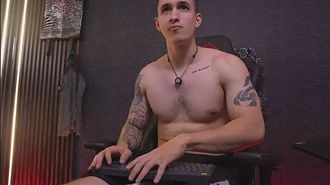 Онлайн чат XXX JacksonOlsenn