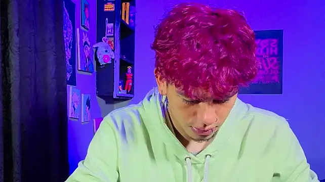 MikeyKuro Chat XXX in diretta