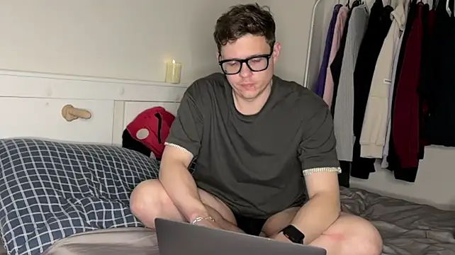 daniel-below live XXX chat