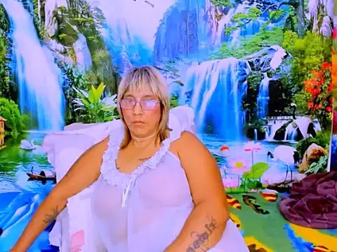 צ'אט XXX בשידור חי של indianroxy