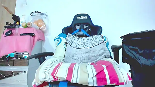 hugeeblackcock Live XXX Chat