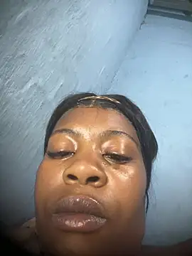 XXX chat uživo modela Thethicktities97
