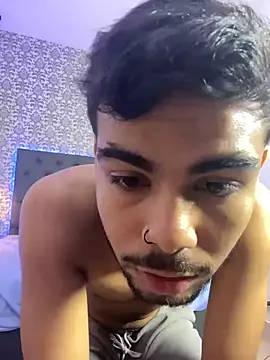 Peter_Kink Adlı Modelin Canlı XXX Sohbeti