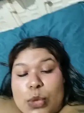 CurvylamのライブXXXチャット