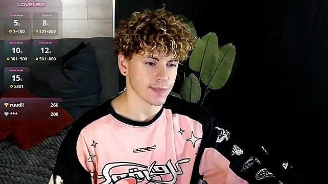 دردشة ConnorBlake الجنسية المباشرة