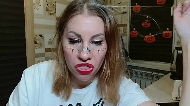TherestlessKitty Show in webcam