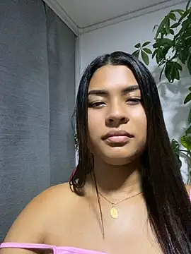 Czat XXX na żywo – Romie_rous