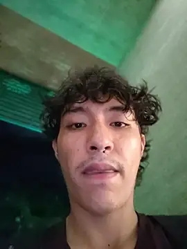 TonnyBottom Live XXX-chat
