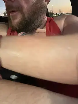 צ'אט XXX בשידור חי של hugemanbreasts