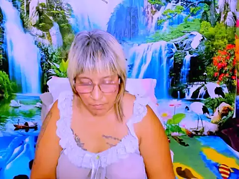 צ'אט XXX בשידור חי של indianroxy