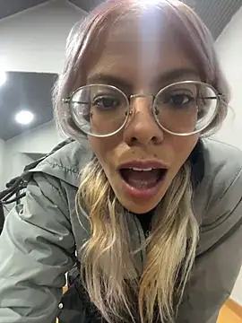 Chat +18 de Ariaoficial ao vivo