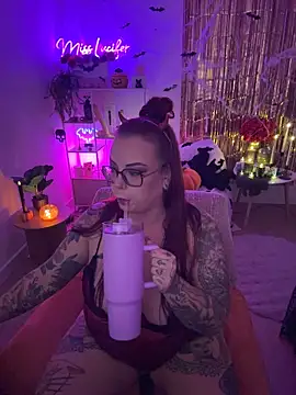 Miss_Lucifer6 Adlı Modelin Canlı XXX Sohbeti