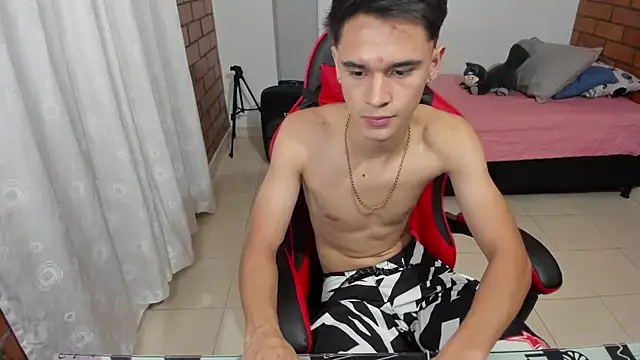 XXX chat uživo modela Aron_Boyy