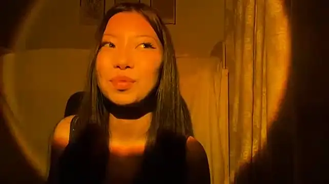 SilvaAmsler's Live XXX Chat
