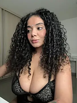 Curlyierr Chat XXX in diretta