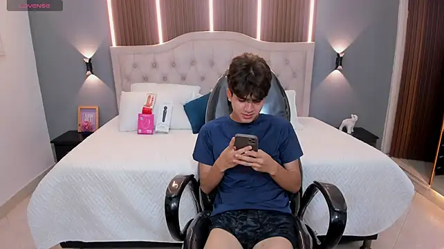 Živý XXX chat Tommy18__