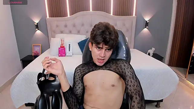 Chat XXX en directo de Tommy18__