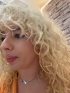 CurlyDaisy Live XXX-chat