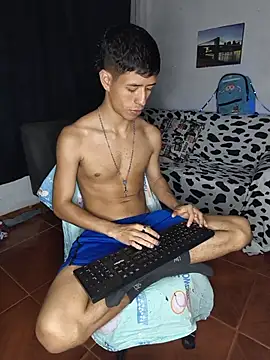 dareck_18 Adlı Modelin Canlı XXX Sohbeti