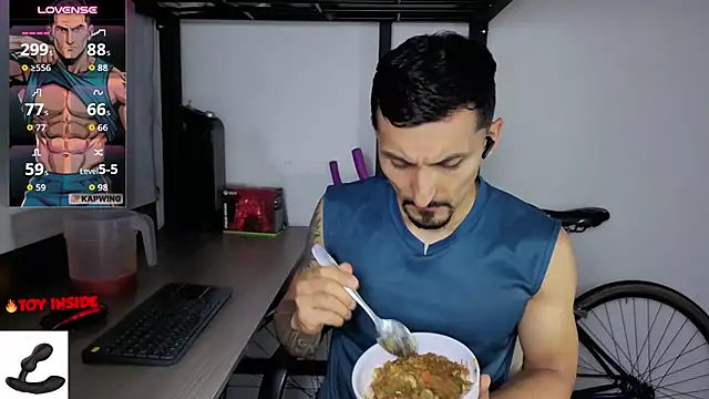 Marck_Muscle élő XXX-chatje