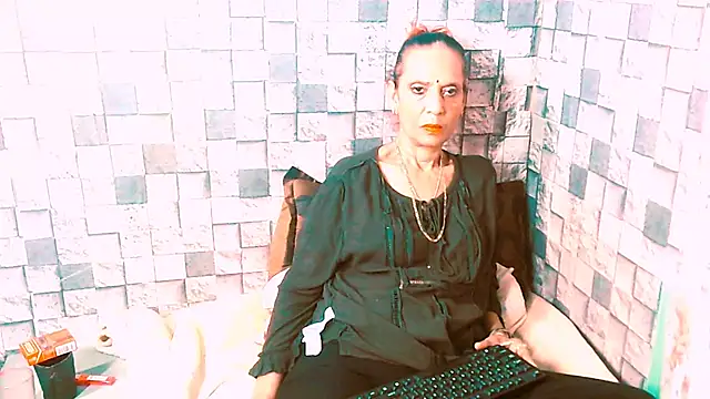 Hot_queen58 Adlı Modelin Canlı XXX Sohbeti