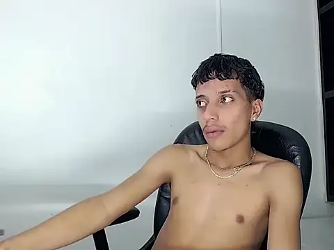brayan__hot__ Adlı Modelin Canlı XXX Sohbeti