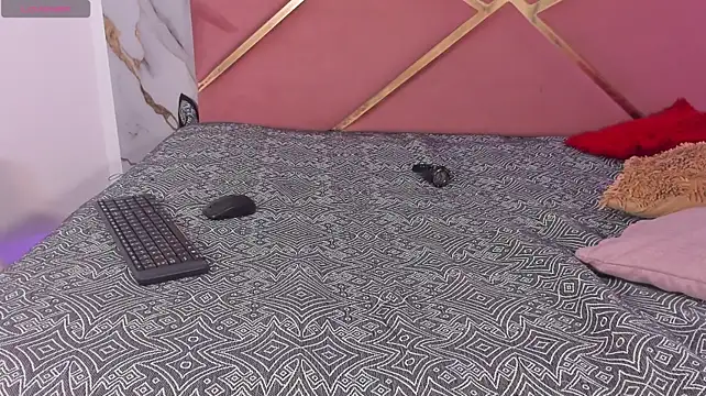 Chat +18 de vaiolethx_ ao vivo