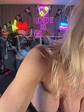 MilaMaaay's Live XXX Chat