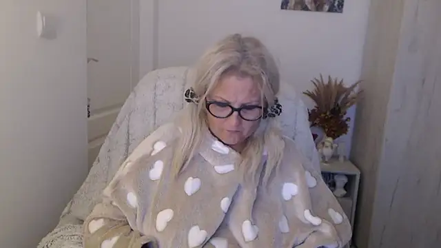 Divineblond's Live XXX Chat