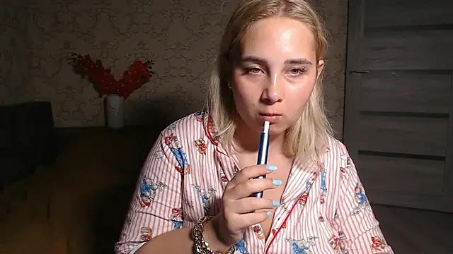 צ'אט XXX בשידור חי של DolphinDreams
