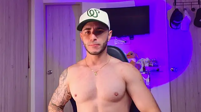 Latino_stud4u's Webcam Show