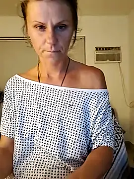 Scarlettishere's Live XXX Chat