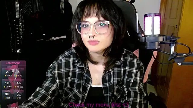 neena_nyx_ Show in webcam