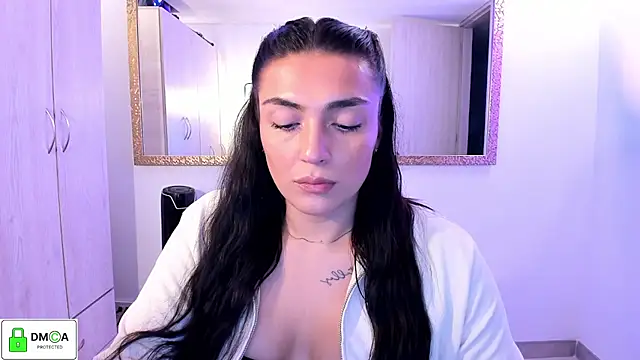 Chat +18 de EricaVanderhill ao vivo