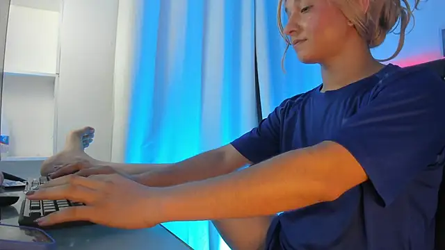 BellaRogen Live XXX chat