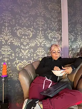 Ariaoficial 라이브 XXX 채팅