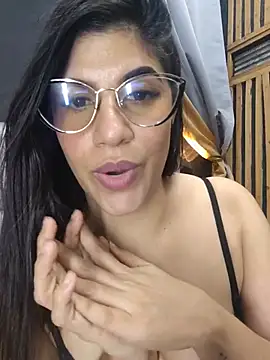 צ'אט XXX בשידור חי של suzan_23