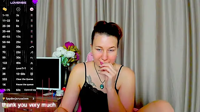 Evelyn_Allen Chat XXX in diretta